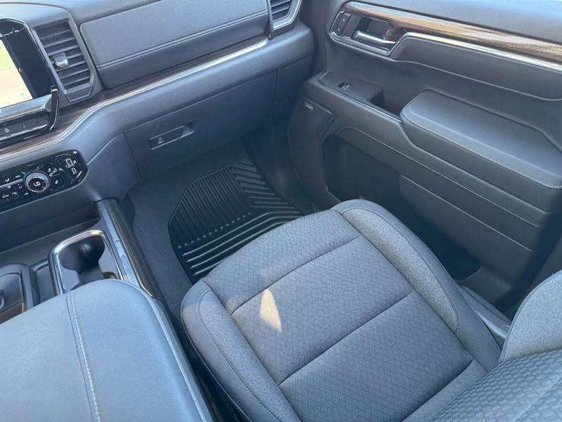 Chevrolet Silverado 1500 Vehicle Full-screen Gallery Image 15