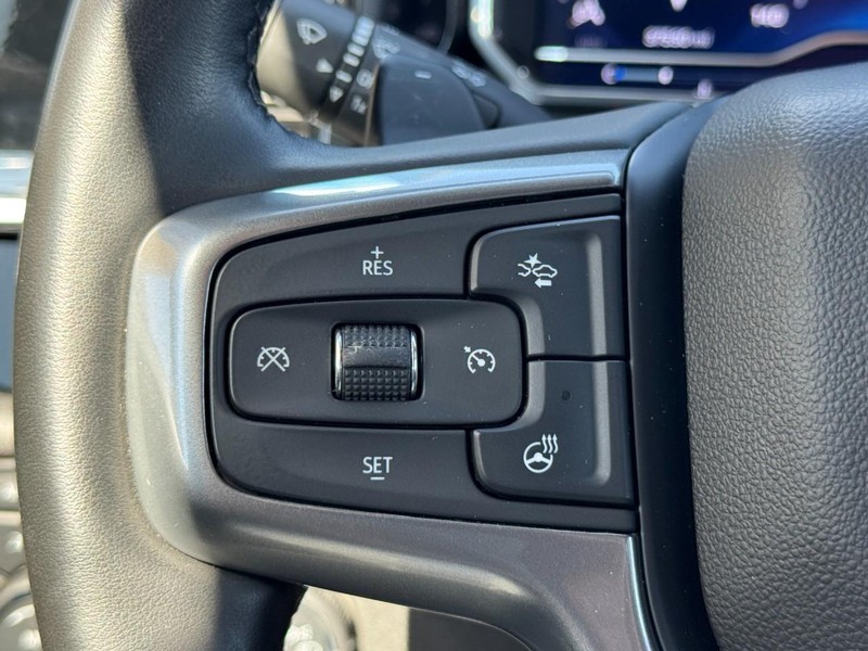 Chevrolet Silverado 1500 Vehicle Full-screen Gallery Image 16