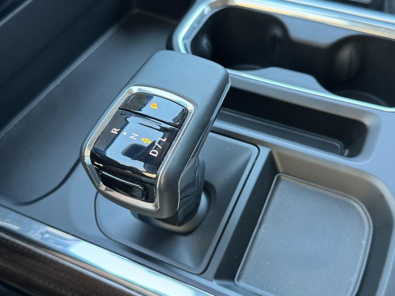 Chevrolet Silverado 1500 Vehicle Full-screen Gallery Image 19