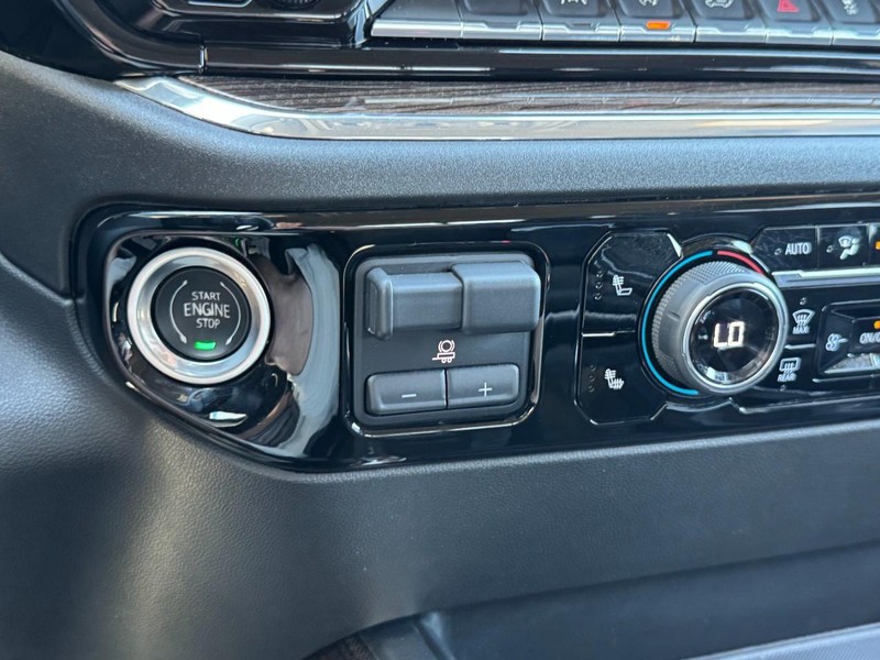Chevrolet Silverado 1500 Vehicle Full-screen Gallery Image 20