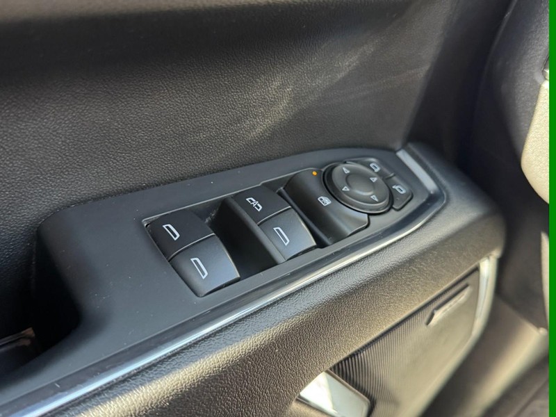 Chevrolet Silverado 1500 Vehicle Full-screen Gallery Image 23