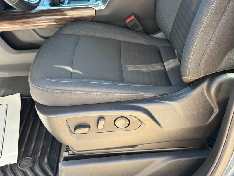 Chevrolet Silverado 1500 Vehicle Full-screen Gallery Image 24