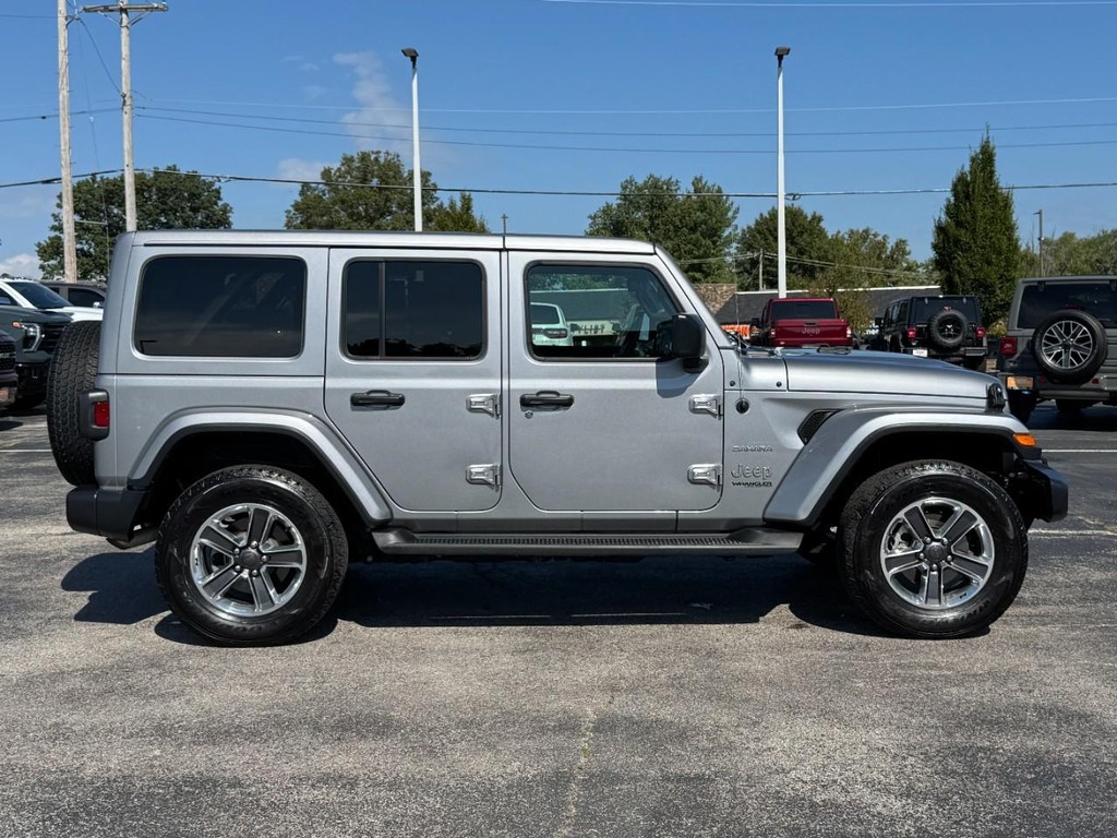 Jeep Wrangler Vehicle Full-screen Gallery Image 02