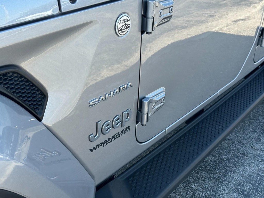 Jeep Wrangler Vehicle Full-screen Gallery Image 08