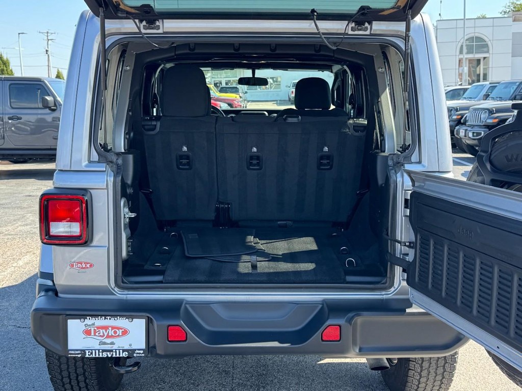 Jeep Wrangler Vehicle Full-screen Gallery Image 11