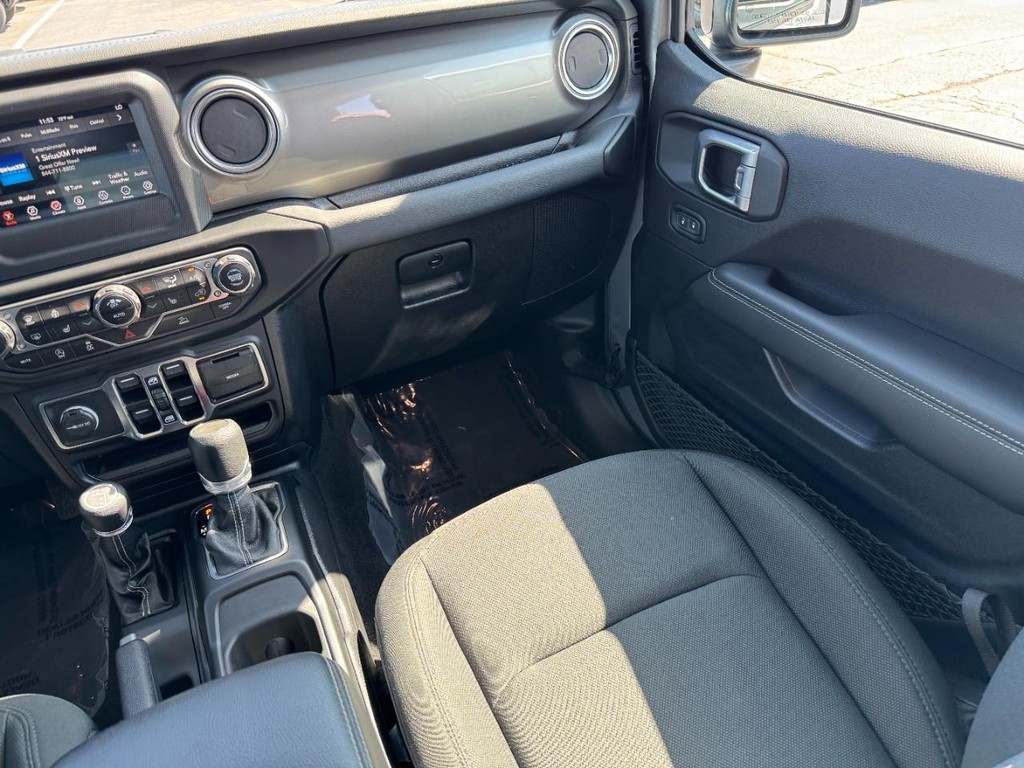 Jeep Wrangler Vehicle Full-screen Gallery Image 17