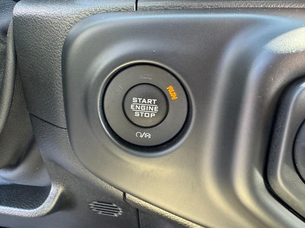 Jeep Wrangler Vehicle Full-screen Gallery Image 26