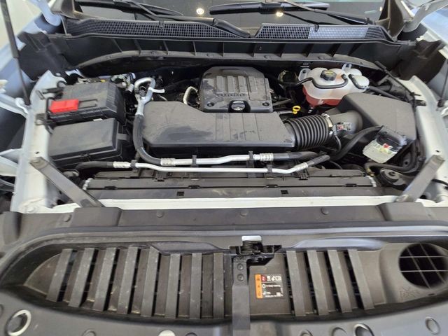 Chevrolet Silverado 1500 Vehicle Full-screen Gallery Image 12