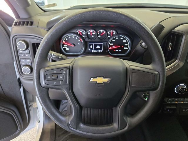 Chevrolet Silverado 1500 Vehicle Full-screen Gallery Image 15