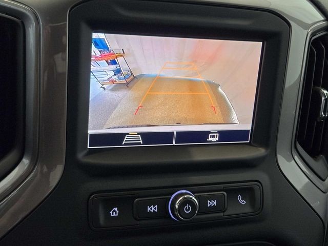 Chevrolet Silverado 1500 Vehicle Full-screen Gallery Image 21