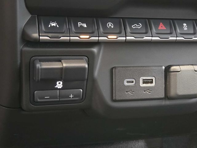 Chevrolet Silverado 1500 Vehicle Full-screen Gallery Image 23