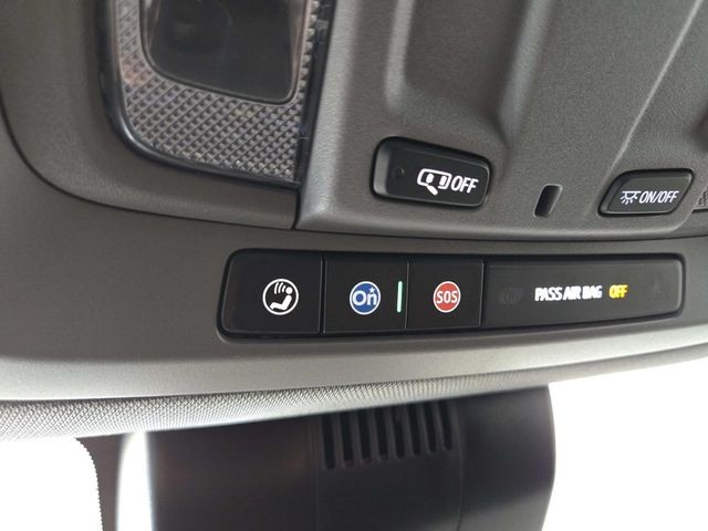 Chevrolet Silverado 1500 Vehicle Full-screen Gallery Image 25