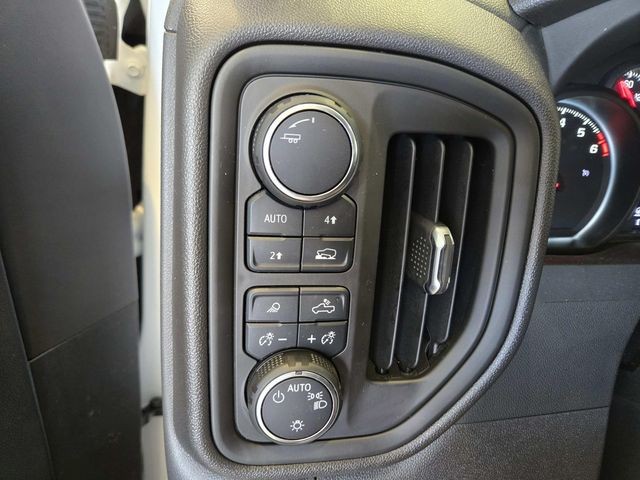 Chevrolet Silverado 1500 Vehicle Full-screen Gallery Image 26