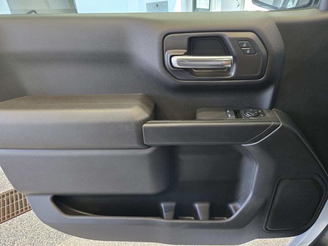 Chevrolet Silverado 1500 Vehicle Full-screen Gallery Image 27