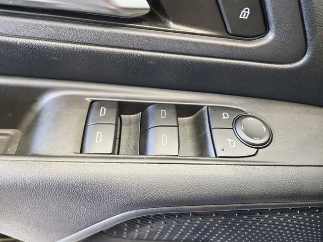 Chevrolet Silverado EV Vehicle Full-screen Gallery Image 29