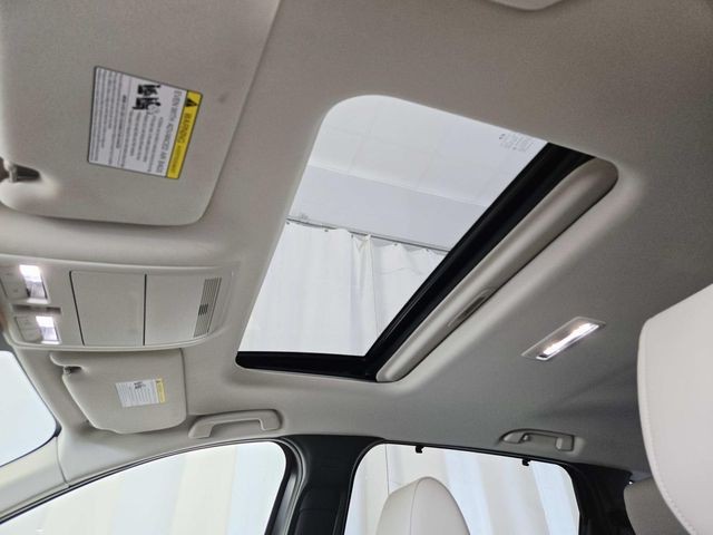 Mazda CX-90 Vehicle Full-screen Gallery Image 06