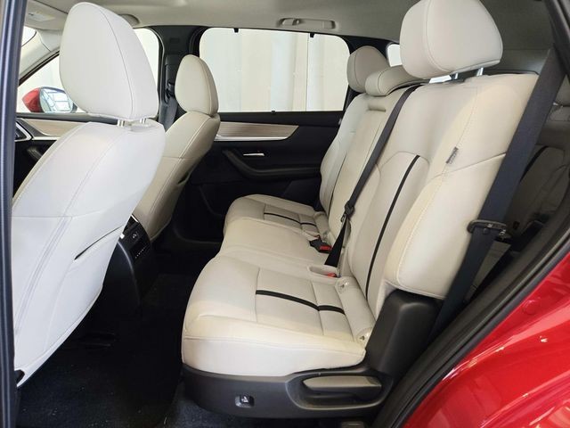 Mazda CX-90 Vehicle Full-screen Gallery Image 10