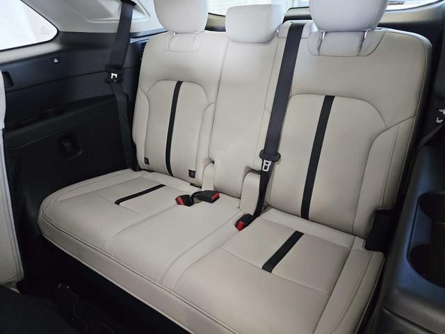 Mazda CX-90 Vehicle Full-screen Gallery Image 11