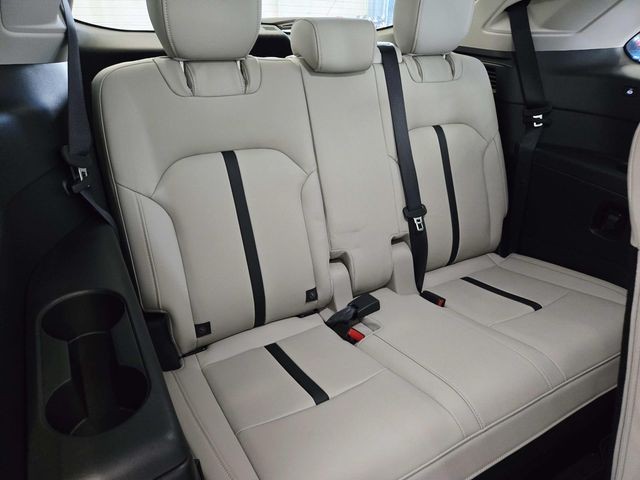 Mazda CX-90 Vehicle Full-screen Gallery Image 13