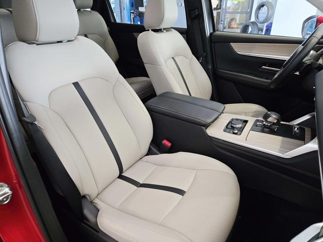 Mazda CX-90 Vehicle Full-screen Gallery Image 15