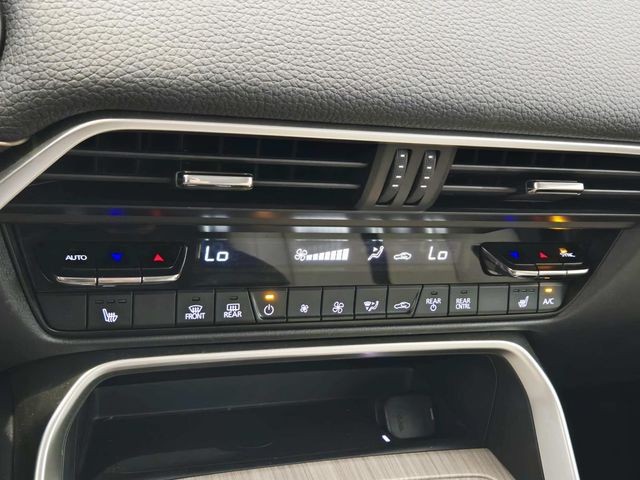 Mazda CX-90 Vehicle Full-screen Gallery Image 26