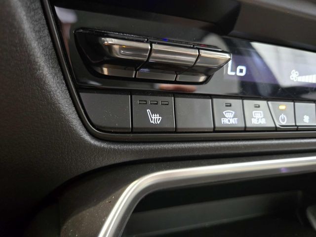 Mazda CX-90 Vehicle Full-screen Gallery Image 27