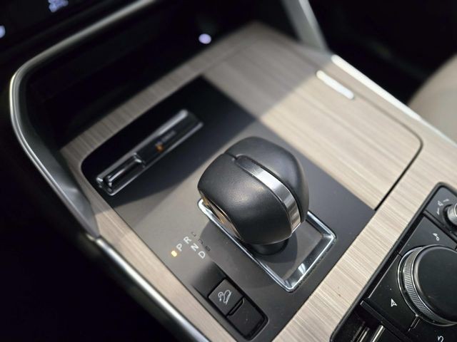 Mazda CX-90 Vehicle Full-screen Gallery Image 28