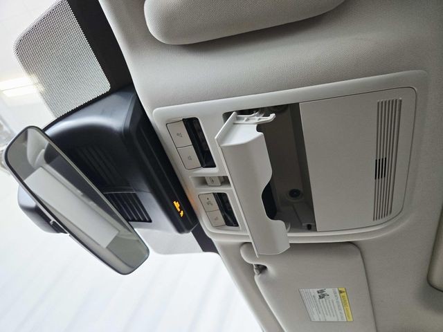 Mazda CX-90 Vehicle Full-screen Gallery Image 31