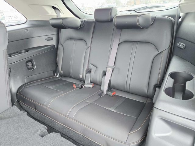 Mazda CX-90 PHEV Vehicle Full-screen Gallery Image 11