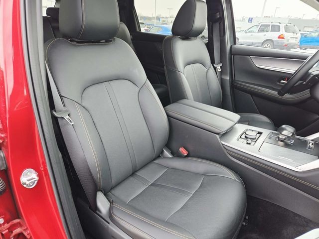 Mazda CX-90 PHEV Vehicle Full-screen Gallery Image 15