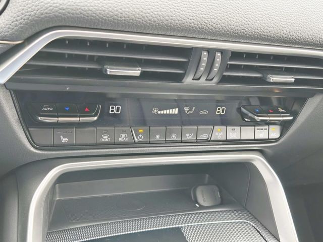 Mazda CX-90 PHEV Vehicle Full-screen Gallery Image 26