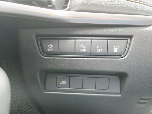 Mazda CX-90 PHEV Vehicle Full-screen Gallery Image 32