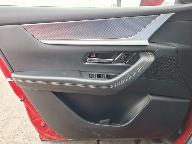 Mazda CX-90 PHEV Vehicle Full-screen Gallery Image 33