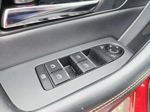 Mazda CX-90 PHEV Vehicle Full-screen Gallery Image 34