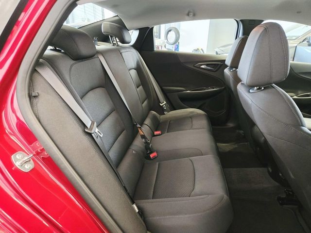 Chevrolet Malibu Vehicle Full-screen Gallery Image 11