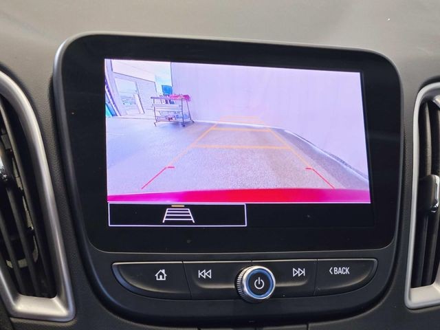 Chevrolet Malibu Vehicle Full-screen Gallery Image 22