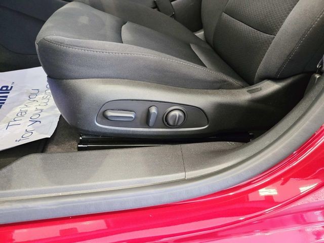 Chevrolet Malibu Vehicle Full-screen Gallery Image 30