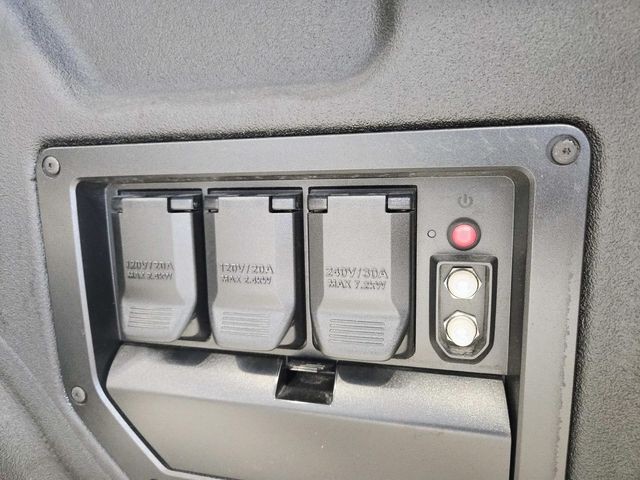 Chevrolet Silverado EV Vehicle Full-screen Gallery Image 14