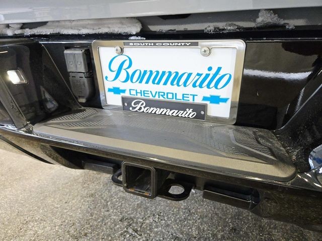 Chevrolet Silverado EV Vehicle Full-screen Gallery Image 15