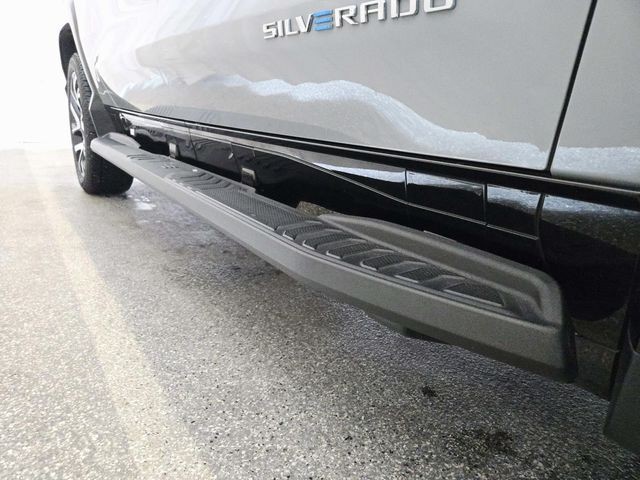 Chevrolet Silverado EV Vehicle Full-screen Gallery Image 18