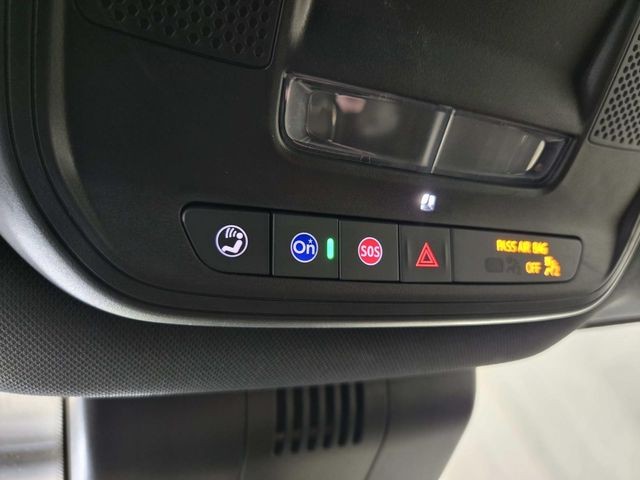 Chevrolet Silverado EV Vehicle Full-screen Gallery Image 32