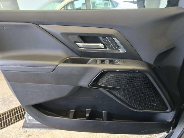 Chevrolet Silverado EV Vehicle Full-screen Gallery Image 34