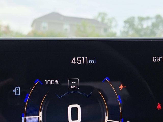 Chevrolet Silverado EV Vehicle Full-screen Gallery Image 21