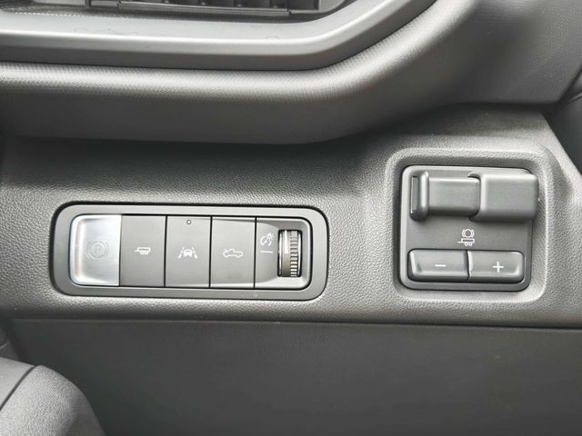 Chevrolet Silverado EV Vehicle Full-screen Gallery Image 26