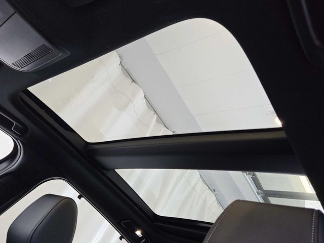 Mazda CX-70 PHEV Vehicle Full-screen Gallery Image 06