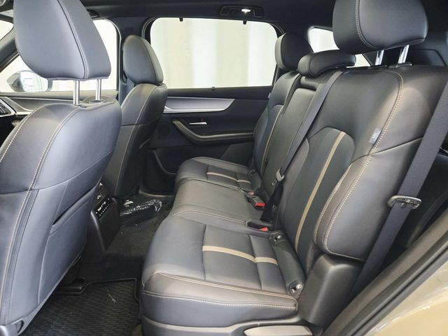 Mazda CX-70 PHEV Vehicle Full-screen Gallery Image 10