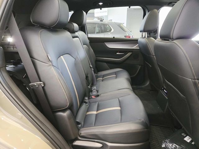 Mazda CX-70 PHEV Vehicle Full-screen Gallery Image 12