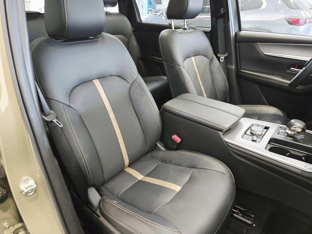 Mazda CX-70 PHEV Vehicle Full-screen Gallery Image 13