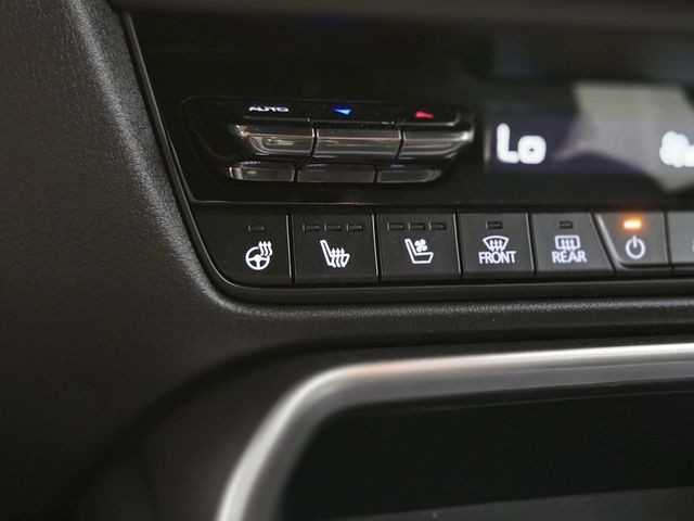 Mazda CX-70 PHEV Vehicle Full-screen Gallery Image 25