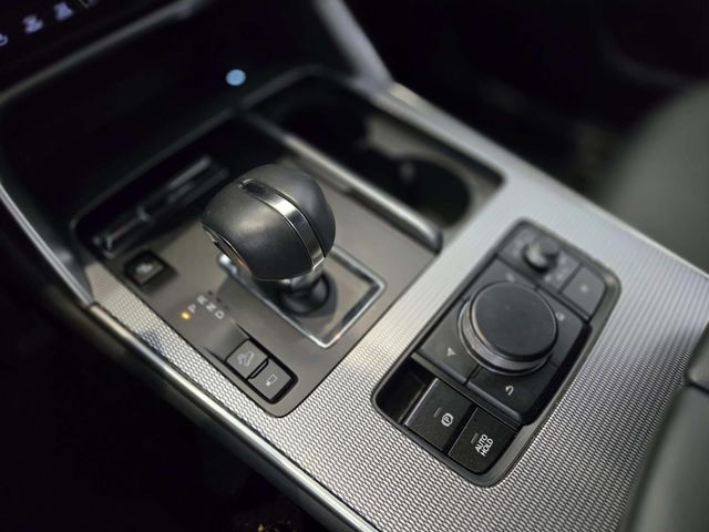 Mazda CX-70 PHEV Vehicle Full-screen Gallery Image 26